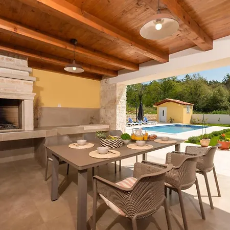 Iria Bella וילה Marčana