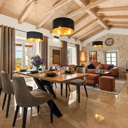 Iria Bella וילה Marčana