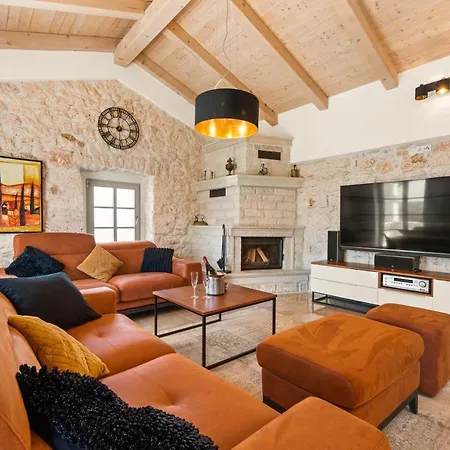 Iria Bella Villa *