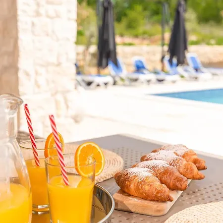 Iria Bella Villa
