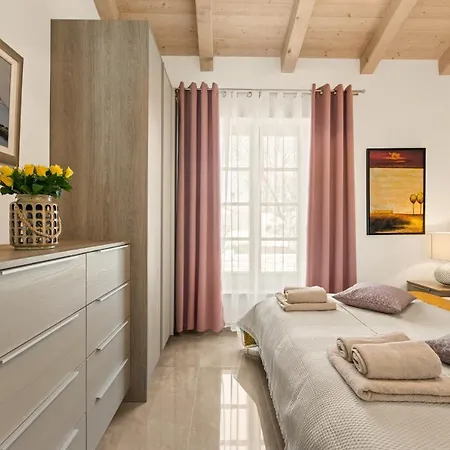 Iria Bella Villa *
